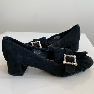 Nine West suede pumps